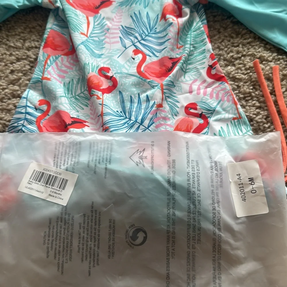 069 NIB BesserBay Infant Girl UPF 50+ Half Zip Long Sleeve Swimsuit - Size: 0-6M